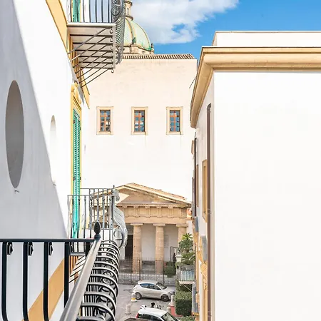 Palazzo Giglio Charme Apartment